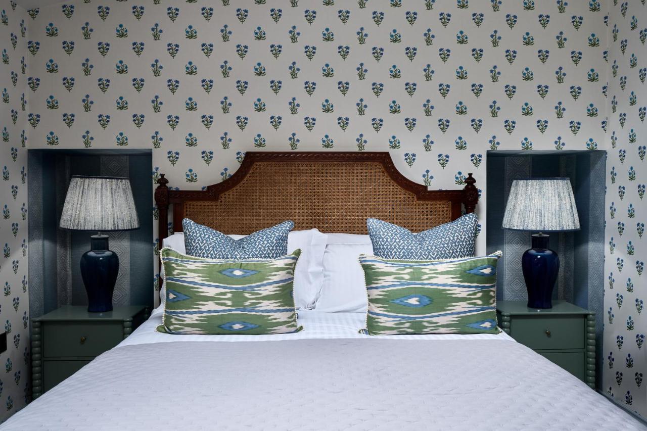 Townhouse Suites- Abbey Row มาล์มสบรี ภายนอก รูปภาพ