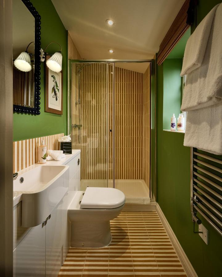 Townhouse Suites- Abbey Row มาล์มสบรี ภายนอก รูปภาพ